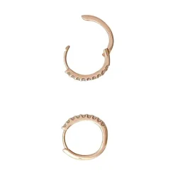 Paire de petites créoles en or rose, diamants.
