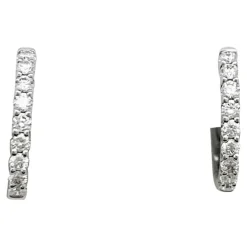 Paire de petites créoles en or blanc, diamants.