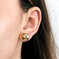 Paire de puces d’oreilles or jaune saphirs