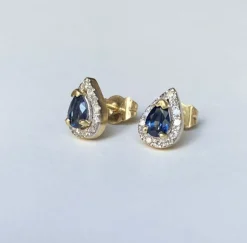 Paire de puces d'oreilles en or gris et jaune saphirs et diamants