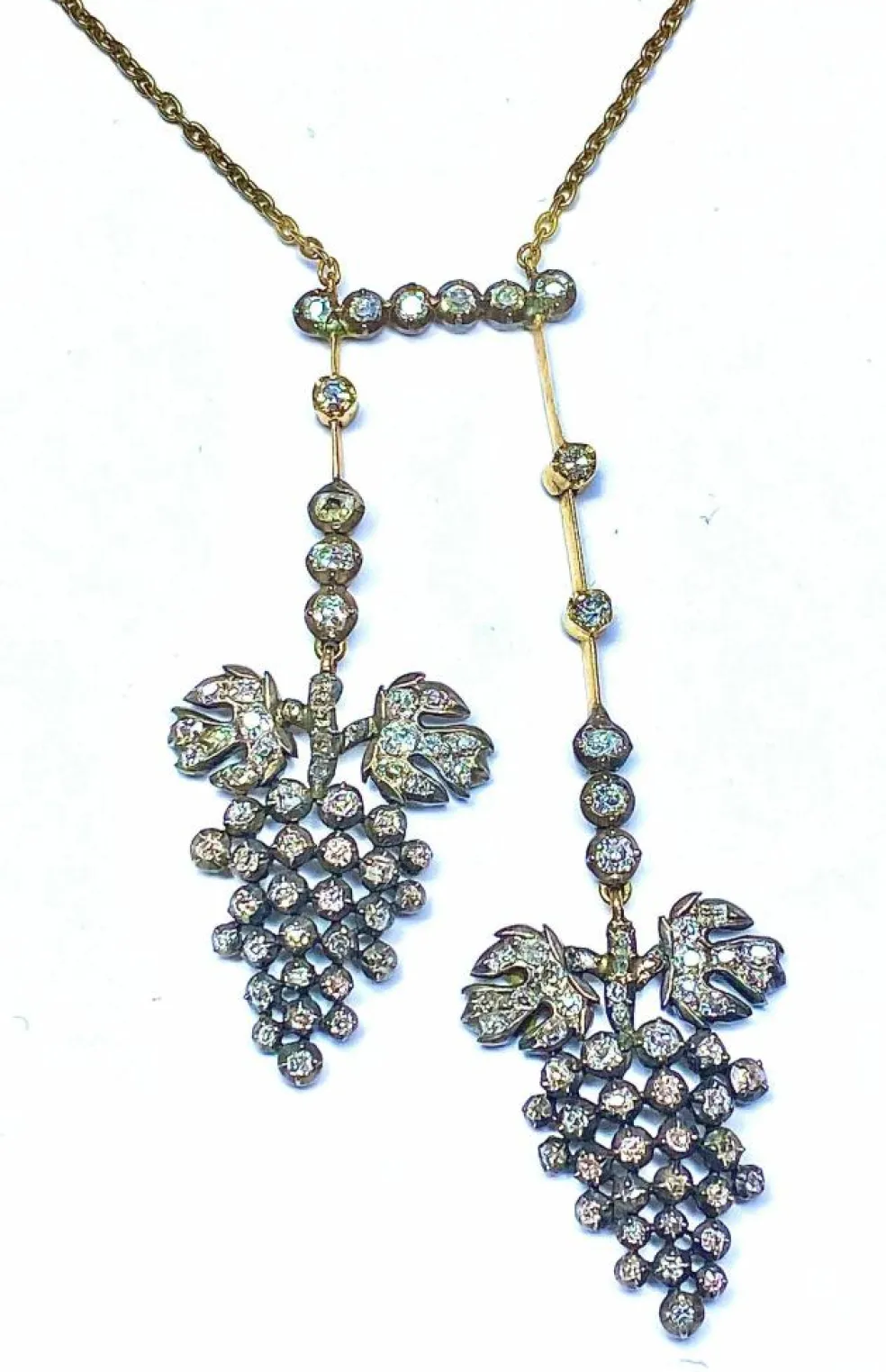 Parure collier négligé et boucles d’oreilles en or jaune et argent, diamants, Napoléon III