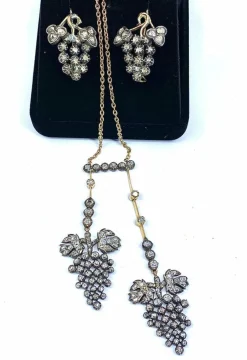 Parure collier négligé et boucles d’oreilles en or jaune et argent, diamants, Napoléon III