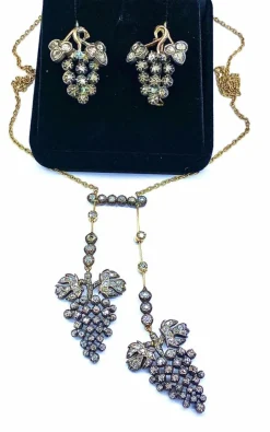 Parure collier négligé et boucles d’oreilles en or jaune et argent, diamants, Napoléon III
