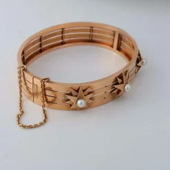 Parure en or jaune, perles