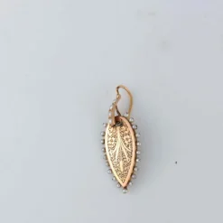 Parure en or jaune, perles