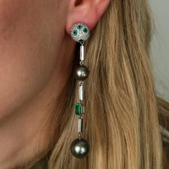PENDANTS D'OREILLES, DIAMANTS & EMERAUDES