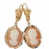 Pendants d'oreilles en or jaune et camée