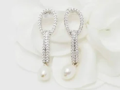 Pendants d'oreilles en or blanc, diamants et perles de culture