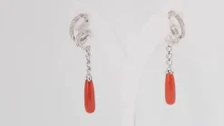 Pendants d'oreilles en or blanc, diamants et corail