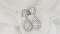 Pendants d'oreilles en or blanc et diamants