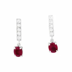Pendants d'oreilles or blanc, diamants et rubis.