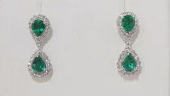 Pendants d'Oreilles Or Blanc, Emeraudes Et Diamants