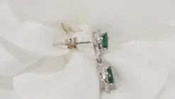 Pendants d'Oreilles Or Blanc, Emeraudes Et Diamants