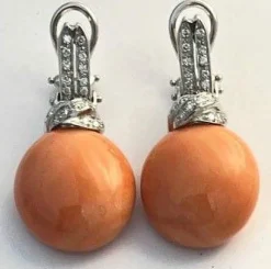Pendants d'oreilles or, corail et brillants