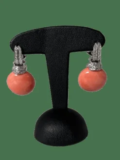 Pendants d'oreilles or, corail et brillants
