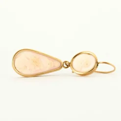 Pendants d'oreilles XIXème, camées, or jaune