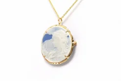 Pendentif - Broche Années 50 en or jaune 18 carats serti d'un camée sur agate