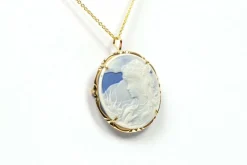 Pendentif - Broche Années 50 en or jaune 18 carats serti d'un camée sur agate
