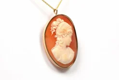 Pendentif - Broche années 50 en or jaune, camée coquillage