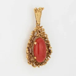 Pendentif abstrait en corail rouge des années 70