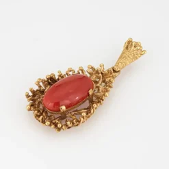 Pendentif abstrait en corail rouge des années 70