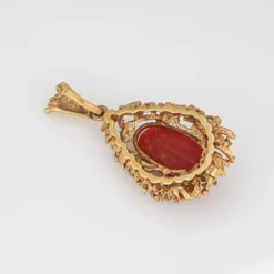 Pendentif abstrait en corail rouge des années 70