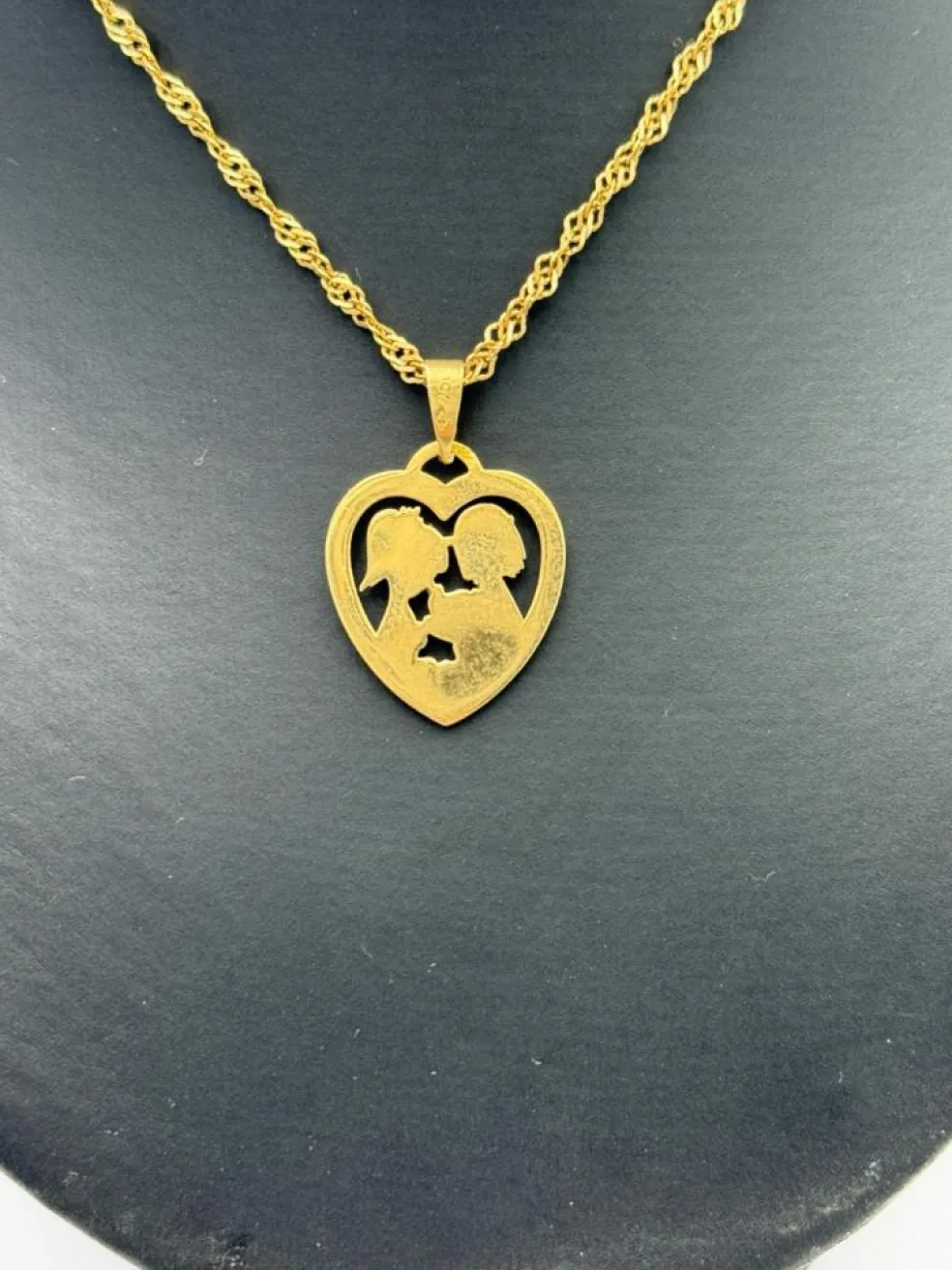 Pendentif amoureux de Peynet et sa chaine en or