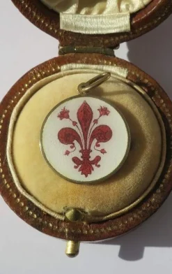 Pendentif ancien biface émail fleur de Lys Jésus