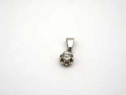Pendentif ancien en or blanc 750 avec diamant