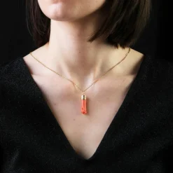 Pendentif ancien main en corail