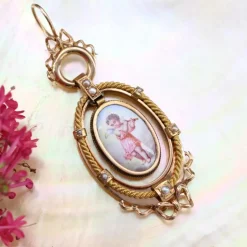 Pendentif ancien miniature sur nacre et perles fines