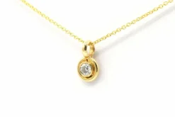 Pendentif Années 70 en or jaune serti d'un diamant