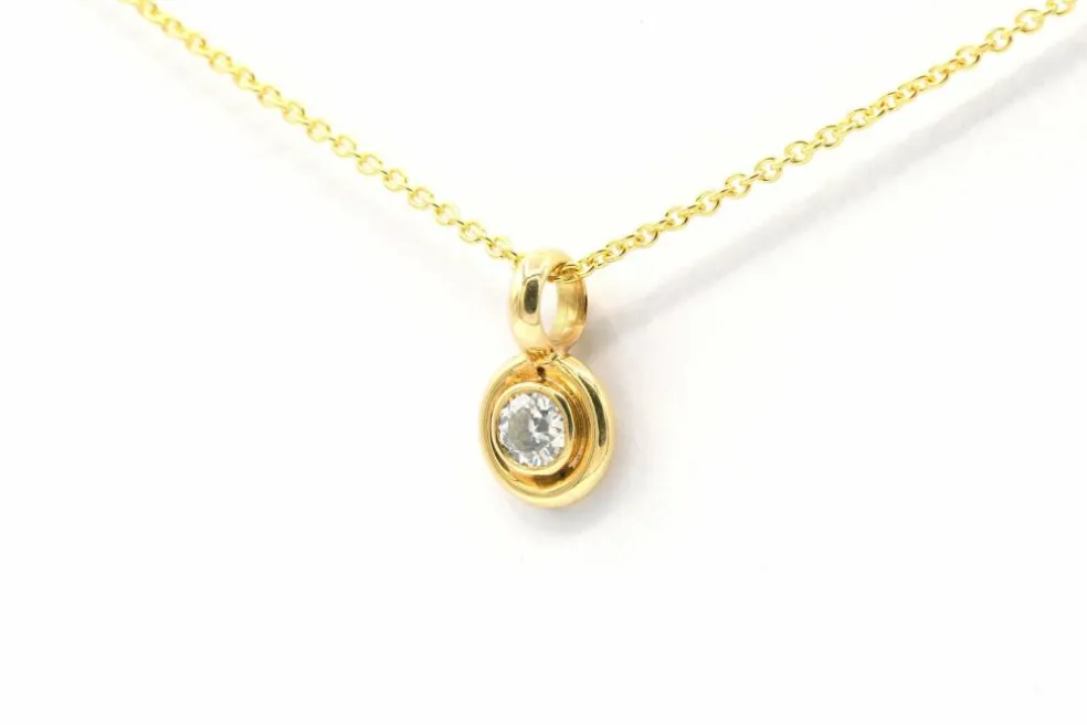 Pendentif Années 70 en or jaune serti d'un diamant
