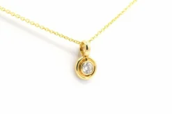 Pendentif Années 70 en or jaune serti d'un diamant