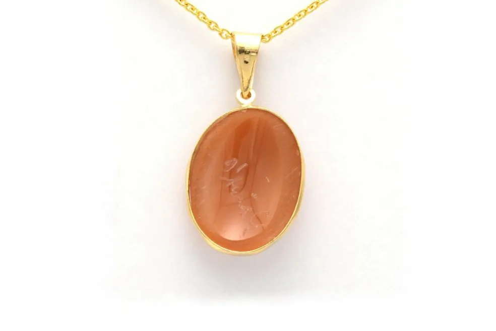 Pendentif Années 70 en or jaune 18 carats serti d'un camée