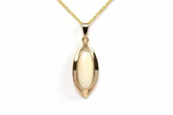 Pendentif années 70 or jaune, opale