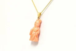Pendentif années 70 or jaune et corail