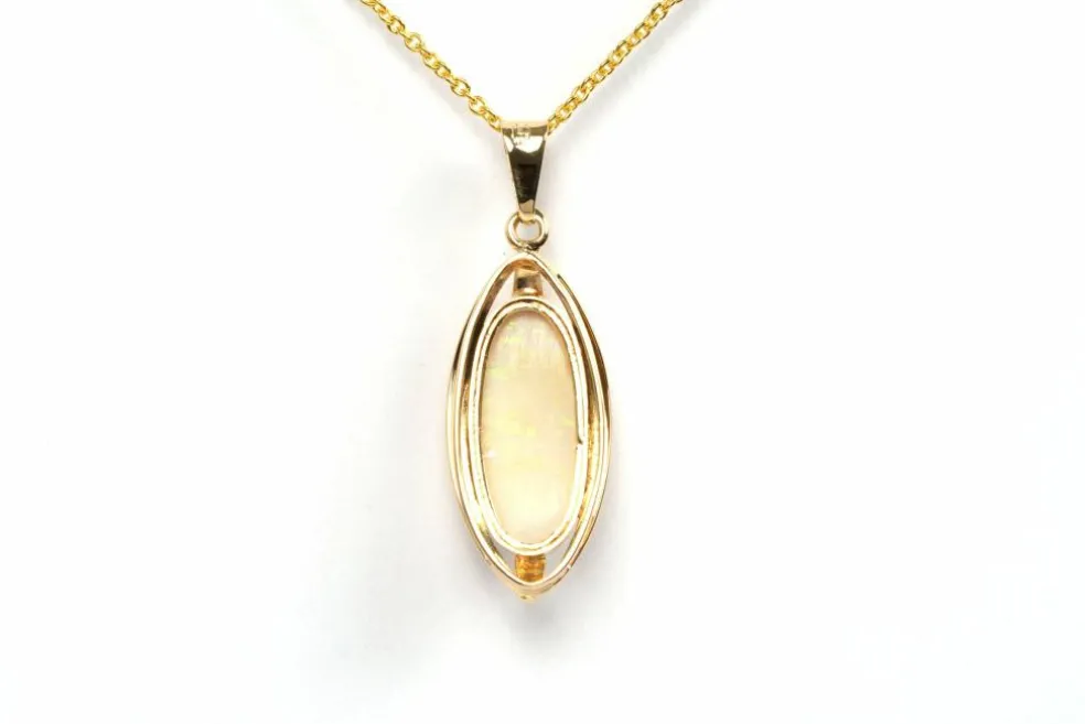 Pendentif années 70 or jaune, opale