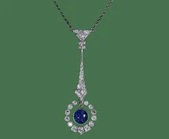 Pendentif Art Déco en platine, diamants et saphir, vers 1920.
