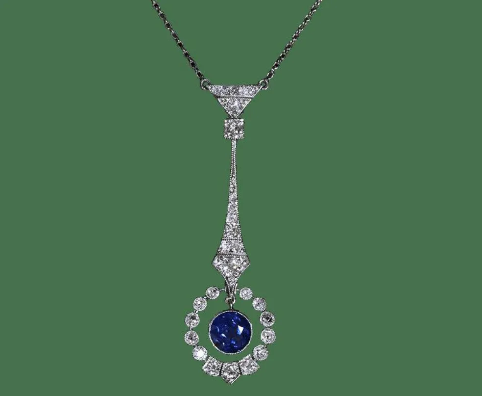 Pendentif Art Déco en platine, diamants et saphir, vers 1920.