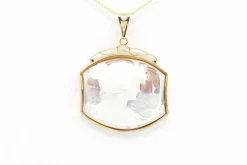 Pendentif Art Nouveau en or jaune serti d'un camée