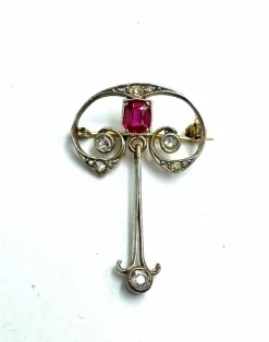 Pendentif Art nouveau, rubis et diamants
