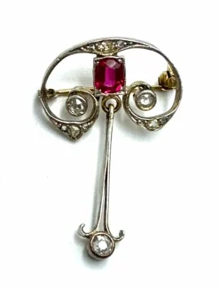 Pendentif Art nouveau, rubis et diamants