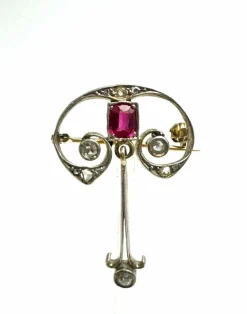 Pendentif Art nouveau, rubis et diamants