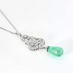 Pendentif Belle Epoque, or blanc, diamants et émeraude