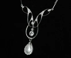 Pendentif Belle Époque en platine, perle fine et brillants