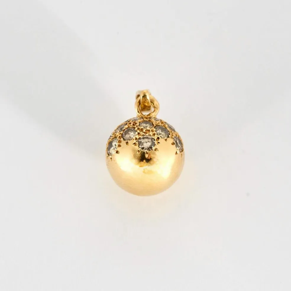 Pendentif "boule" en or jaune sertie de diamants