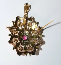 Pendentif Broche Napoléon III trois ors diamants grenat