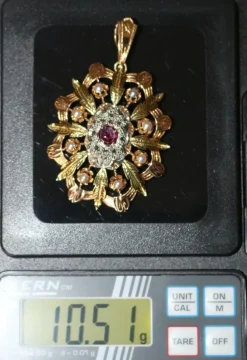 Pendentif Broche Napoléon III trois ors diamants grenat