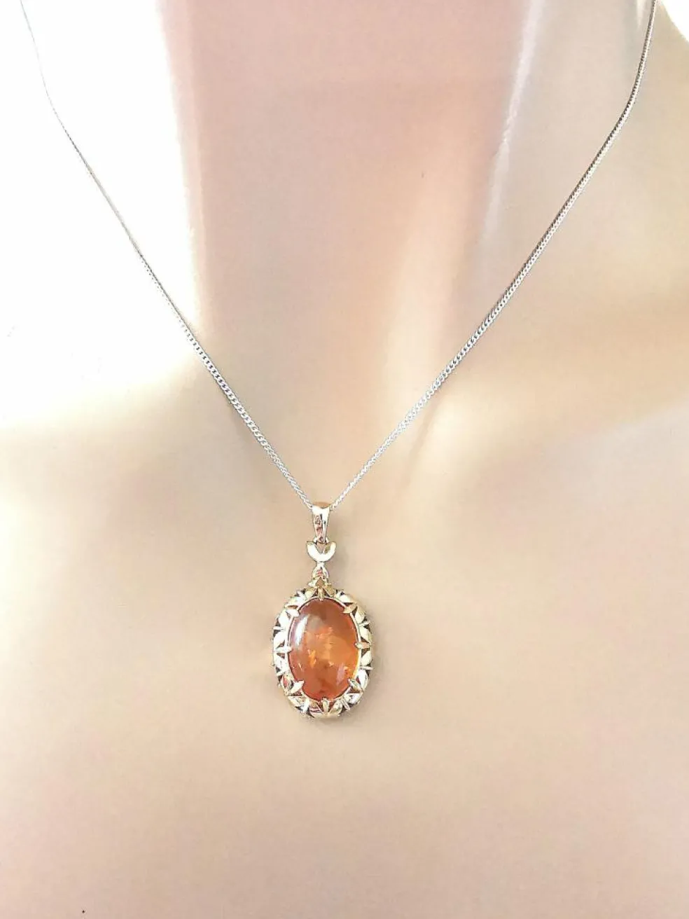 Pendentif Cabochon d'Ambre